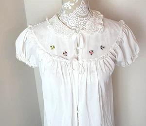 Vintage Lady Lyla White Lacy Lingerie Robe Medium Silky Floral Embroidered - Picture 1 of 10