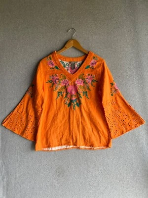 Top Sharon Young para mujer mediano floral bordado manga acampanada boho Foto 1 de 4