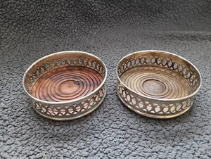 2x Posavasos de vino Royal Sheffield Royal Family en excelente estado - Imagen 1 de 10