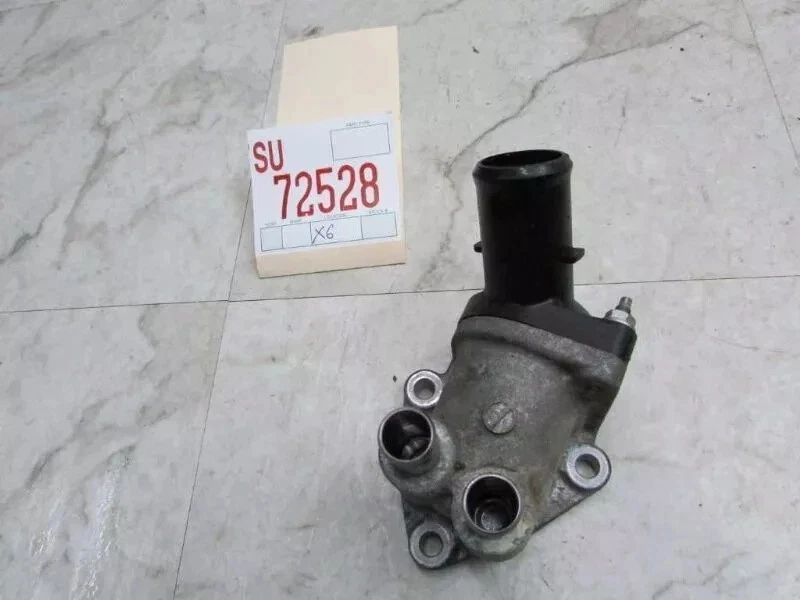 Carcasa termostato XD 2008 2014 Scion cubierta de salida de refrigerante de agua OEM Foto 1 de 4