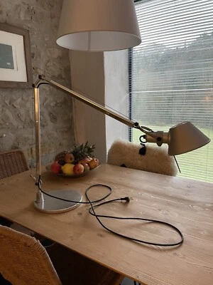 lampada da tavolo artemide macro - Immagine 1 di 4