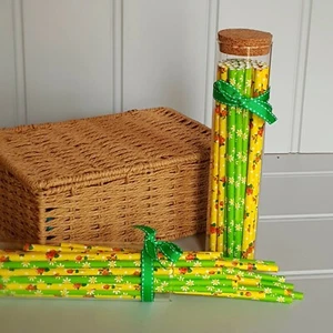 Gisela Graham glass jar of yellow/green Easter Spring picnic party paper straws - Picture 1 of 1