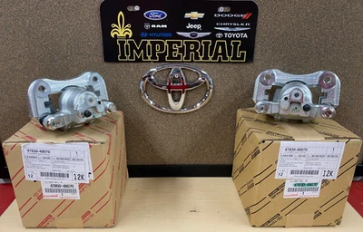 2004-2007 TOYOTA HIGHLANDER NOVO FABRICANTE DE EQUIPAMENTO ORIGINAL PINÇAS DE FREIO TRASEIRAS ESQUERDA E DIREITA  - Imagem 1 de 4