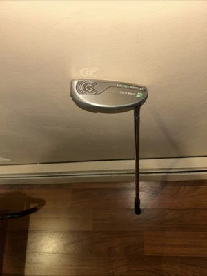 Putter Cleveland Golf Classic 2 con cubierta para la cabeza Foto 1 de 4