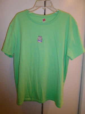 Camiseta Hanes Grande Verde con Diseño Bordado Hello Kitty  Foto 1 de 4