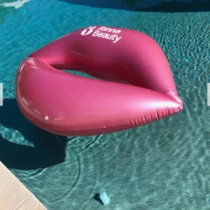 Galleggiante piscina PVC labbra grandi rosa labbra Lisa Rinna Beauty Cosmetics nuovo - Foto 1 di 10