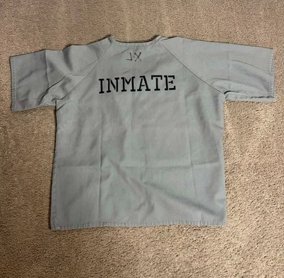 Auténtico Top Uniforme Cárcel Bob Barker con INMATE en la Espalda - Gris Claro Foto 1 de 3