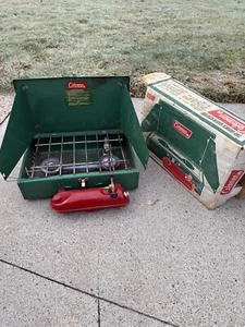 Stufa da campeggio vintage Coleman a gas 2 fuochi 425E499 con scatola non testata - Foto 1 di 13
