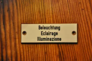 Altes Schild Reichsbahn/Eisenbahn,Beleuchtung,(Mehrsprachig)Schienenverkehr,Orig - Bild 1 von 2