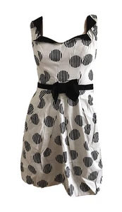 RETRO 50'S WHITE BLACK COTTON BOW GEOMETRIC DRESS UK 10 EU 38 US 6 SMALL BNWT - Picture 1 of 11