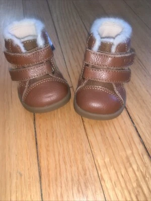 Ugg Baby Rennon II Foto 1 de 4