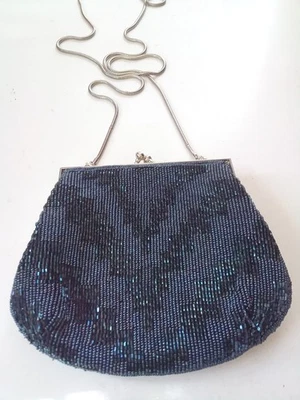 BOLSA DE NOITE VINTAGE AZUL COM MIÇANGAS CORRENTE DE OMBRO NORDSTROM TOM PRATA METAL... - Imagem 1 de 4