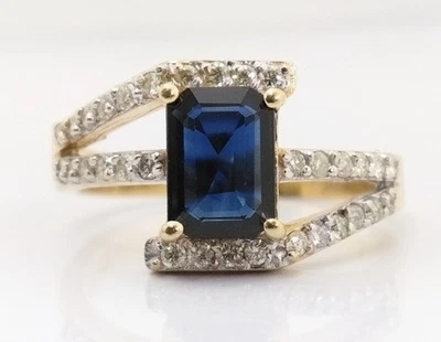 Anillo de derivación de diamantes y zafiros talla esmeralda azul de oro amarillo de 14 quilates talla 9,5 circonita Foto 1 de 4