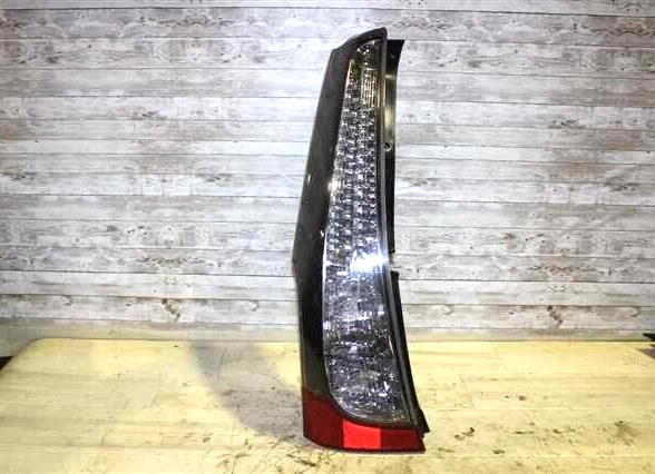 Luz trasera izquierda mitsubishi grandis na4w Foto 1 de 4