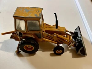 VINTAGE ERTL - FORD 555A TRACTOR & FRONT END LOADER - 1/32 DIE-CAST *CALLOUTS* - Picture 1 of 8