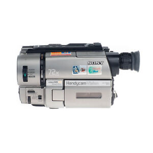 Sony Handycam CCD-TRV615 Hi-8 Tape Standard Definition Video Camera