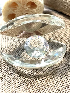 New Diamon Cut Glass Oyster with Pearl Home Decor Ornament Light Catcher - Picture 1 of 2