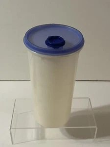Contenedor de jugo Tupperware 261-4 blanco vintage con tapa de boquilla para verter 48 oz. Tapa azul - Imagen 1 de 4