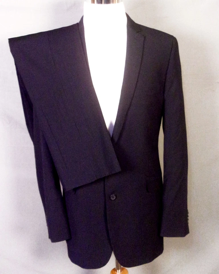 EUC Kenneth Cole Reaction Navy Blue Pinstriped 2 Pc Business Suit Dual Vent 44 L - Image 1 of 4