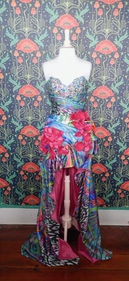 Vestido De Colección Y2K Colorido Rosa Lentejuelas Baile de graduación Con Cuentas Alto Bajo Sin Tirantes Foto 1 de 4