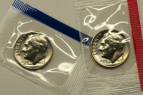 1985 P & D Uncirculated Roosevelt Dimes in Mint Cello, Free Shipping Cover