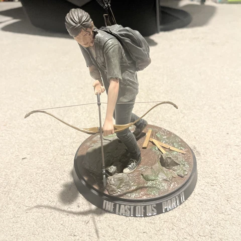 The Last of Us The Part II 2 Ellie with Bow Deluxe Figure Statue 8" Dark Horse Cover