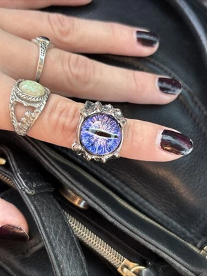 Anillo ajustable de plata ojo de dragón púrpura Foto 1 de 3