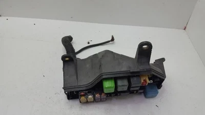 Caja de fusibles debajo del capó 2001 02 03 04 05 Lexus IS300 Foto 1 de 4