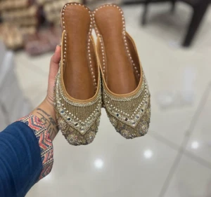 Women punjabi back open mules with embroidery, motifs Gold Fashion UK size 4-8 - Picture 1 of 8