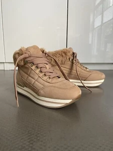 HOGAN Sneaker Damen 38 neuwertiger Top-Zustand, 1x getragen, Beige, mit Fell - Bild 1 von 13