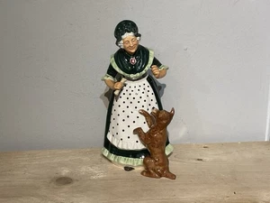 Royal Doulton OLD MOTHER HUBBARD Hn2314 Figurine - Picture 1 of 5