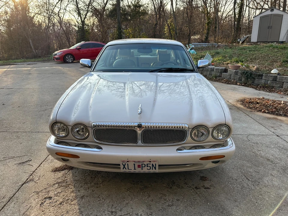 2003 Jaguar XJ8  - Изображение 1 из 4