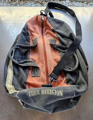 Bolsa de viagem True Religion desbotada preta e laranja para pernoite - Imagem 1 de 4