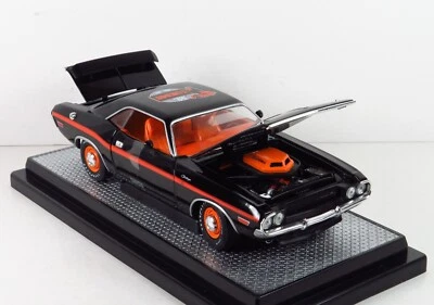 M2 Machines Detroit Muscle 50 Year 426 Hemi 1970 Dodge Challenger R/T #14-17 - Image 1 of 4
