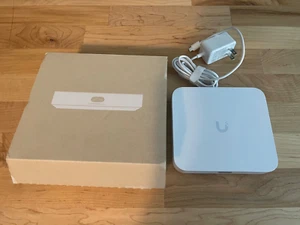 Ubiquiti Unifi UCG-ULTRA Cloud Gateway Ultra w/ Wall Bracket Free S&H - Photo 1/9