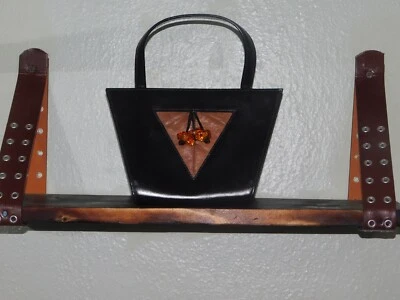 CARTERA PEQUEÑA FIORE DE CUERO GENUINO EN NEGRO CON 3 CUENTAS DE VIDRIO EN ÁMBAR Foto 1 de 4