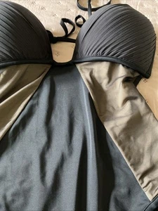 CALZEDONIA BADEANZUG ,neu,ungetragen,figurbetont geschnitten,feste Koerbchen - Bild 1 von 6