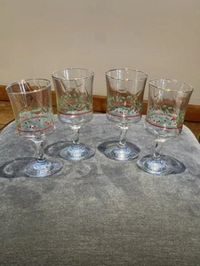 4 Vintage 1986 Arby's Christmas Collection Holly Berry Glasses Wine Goblet 59 - Picture 1 of 6