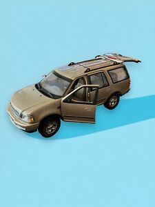 FORD Expedition XLT, gold metallic, very good condition, 1:18 (UT Models), RARE 