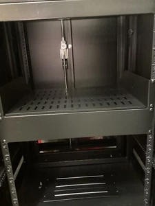 4 Pack - 19" 2U Rack Mount Vented Shelf 15" Deep - Zdjęcie 1 z 3