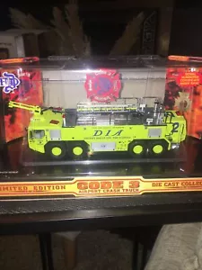 CODE 3 COLLECTIBLES DENVER CO FIRE DEPARTMENT ENG. 2 AIRPORT CRASH TRUCK - Picture 1 of 6