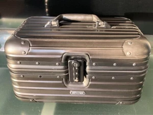 Rimowa TOPAS stealth Beauty Case Attache Case 11L - Picture 1 of 5