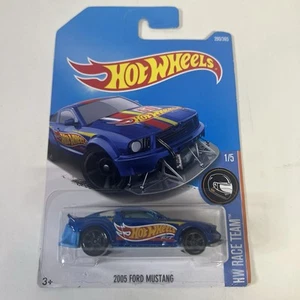 Hot Wheels HW RACE TEAM 2005 Ford Mustang blau 280/365 Diecast Rennbahn Auto - Bild 1 von 8