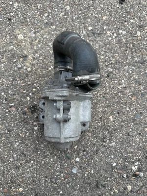 BMW 328I 2011 sedán, bomba de agua eléctrica Foto 1 de 3