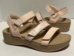 Vionic Misty Damen-Sandale Freizeit Keilabsatz Knöchelriemen Hakenschlaufe Podologe pink 8 - Bild 1 von 11