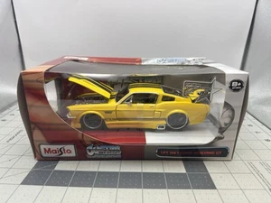 Maisto Custom Shop 1967 Ford Mustang GT Yellow 1:24 Scale Diecast - Picture 1 of 5