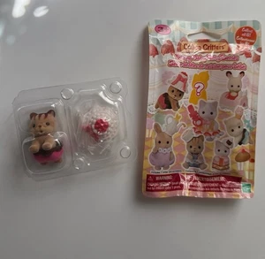 Calico Critters Baking Baby Party Series Alyssa Chipmunk with Cake Hat - Picture 1 of 2