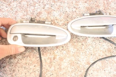 94-01 ACURA INTEGRA - MANIJA DE PUERTA DELANTERA EXTERIOR LADO CONDUCTOR Y PASAJERO OEM Foto 1 de 4