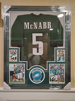 CAMISETA DONOVAN MCNABB PHILADELPHIA EAGLES FIRMADA ENMARCADA GAMUZA MATE CERTIFICADO DE AUTENTICIDAD JSA  Foto 1 de 2