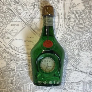 Cenicero de vidrio vintage en forma de botella benedictino D.O.M. Publicidad de licor - Imagen 1 de 5